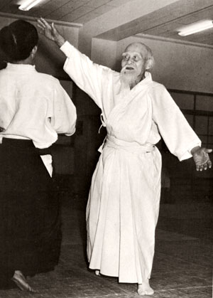 morihei-ueshiba-throwing